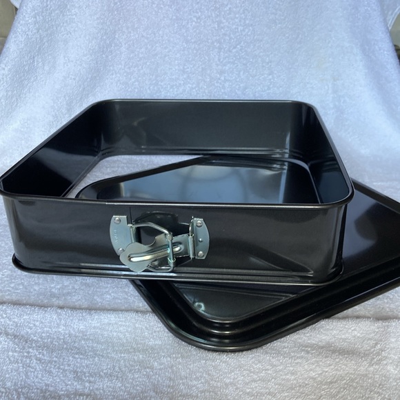 NORPRO 9”x 9” Nonstick Square Springform - Picture 6 of 15